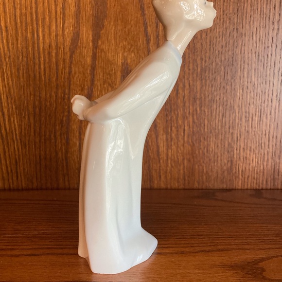 Lladro     No 4869    Boy Kissing  Includes box - Picture 3 of 7